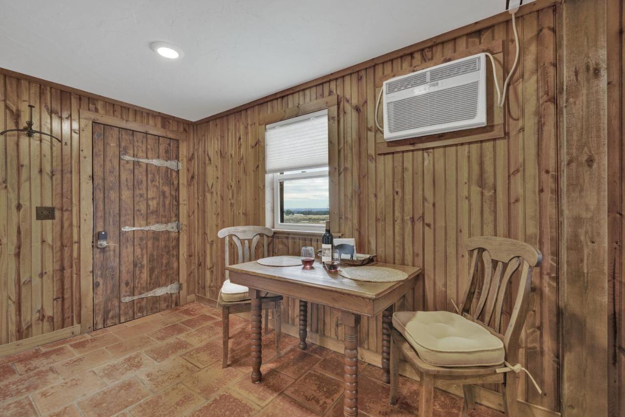Ohana Ranch Cabin - 12 Minutes To Historic Main St Фредеріксбург Екстер'єр фото